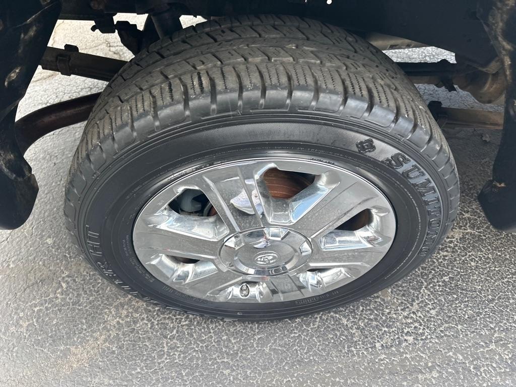 Toyota Tundra 4WD Truck CrewMax 5.7L FFV V8 6-Spd AT (Natl) 2011