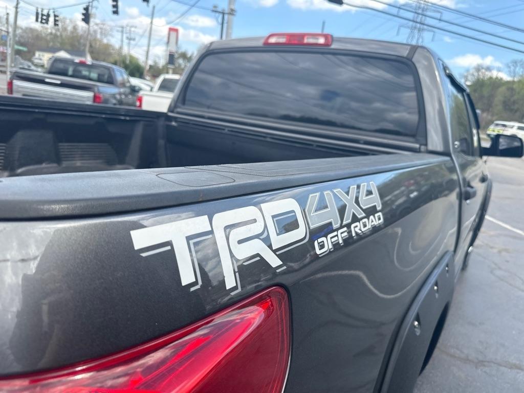 Toyota Tundra 4WD Truck CrewMax 5.7L FFV V8 6-Spd AT (Natl) 2011