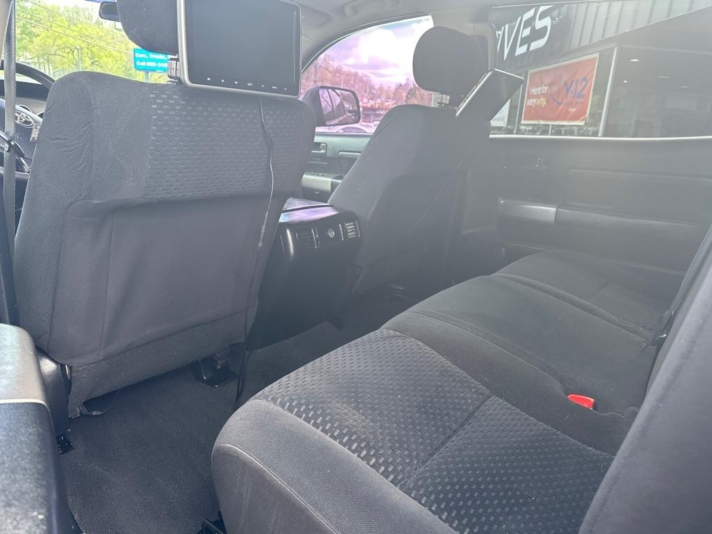 Toyota Tundra 4WD Truck CrewMax 5.7L FFV V8 6-Spd AT (Natl) 2011