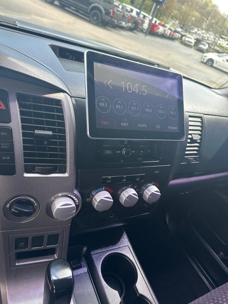 Toyota Tundra 4WD Truck CrewMax 5.7L FFV V8 6-Spd AT (Natl) 2011