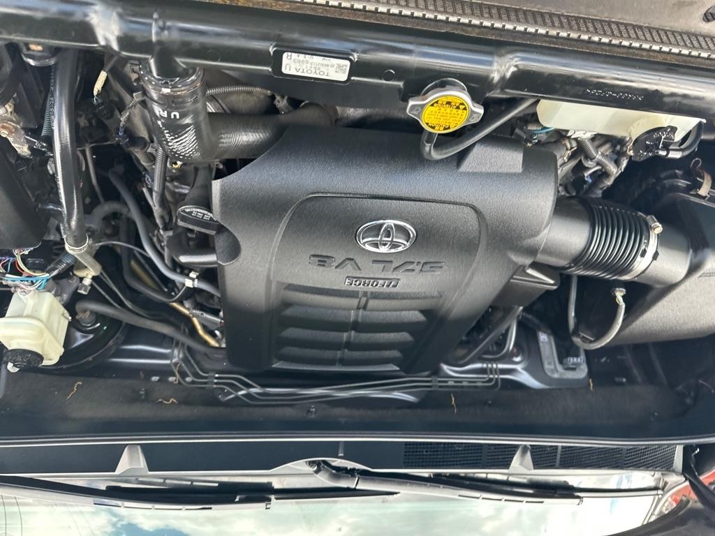 Toyota Tundra 4WD Truck CrewMax 5.7L FFV V8 6-Spd AT (Natl) 2011