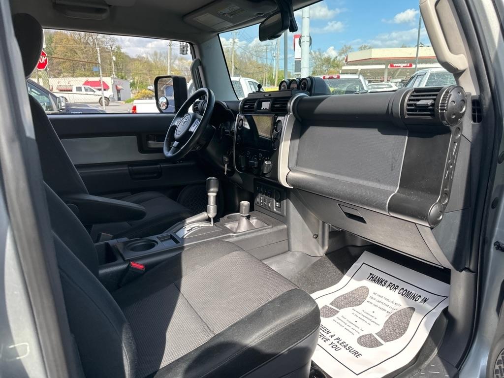 Toyota FJ Cruiser 4WD 4dr Man (Natl) 2012