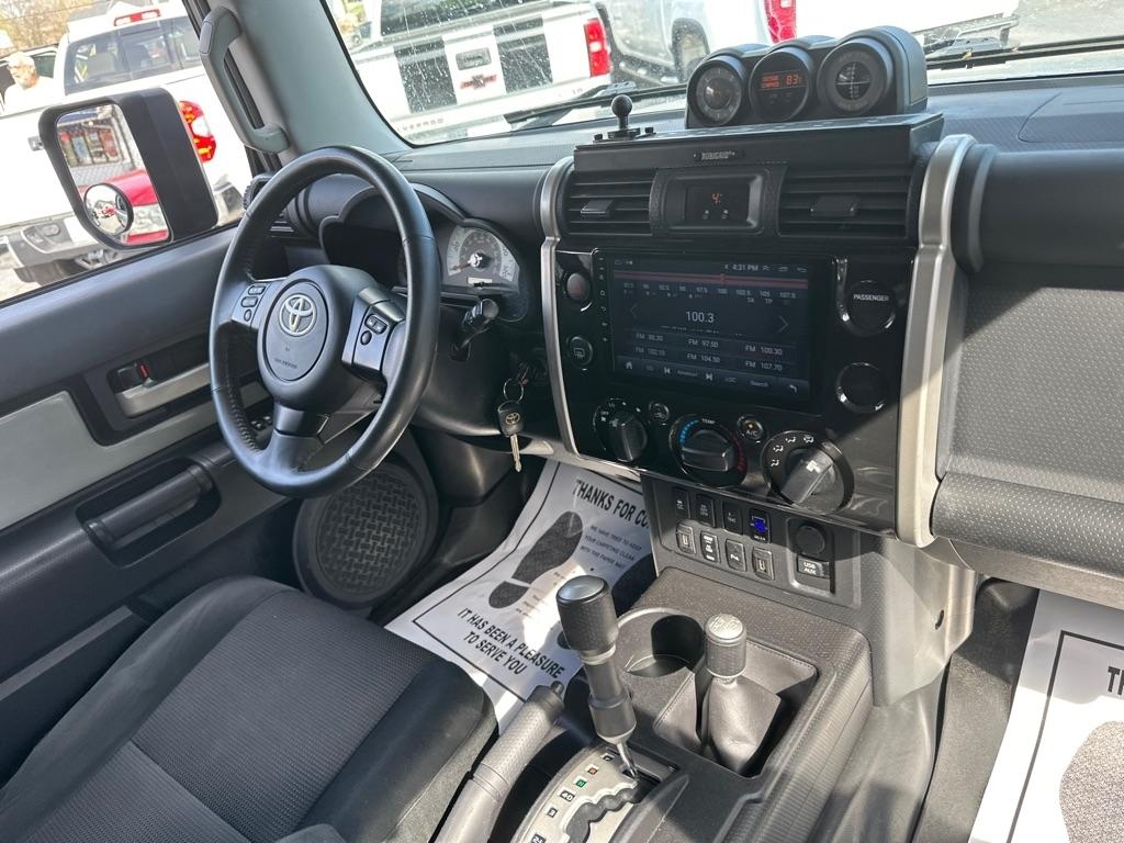 Toyota FJ Cruiser 4WD 4dr Man (Natl) 2012