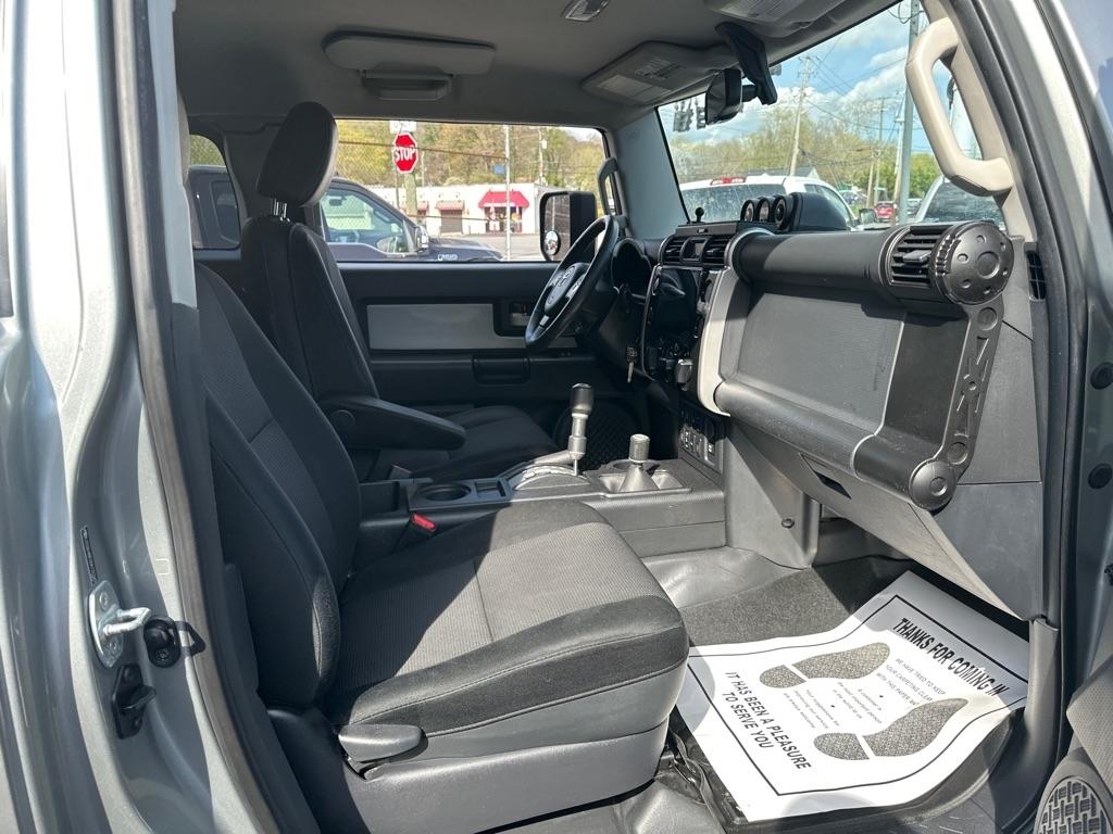 Toyota FJ Cruiser 4WD 4dr Man (Natl) 2012