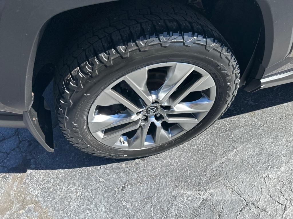 Toyota RAV4 XLE Premium AWD (Natl) 2019