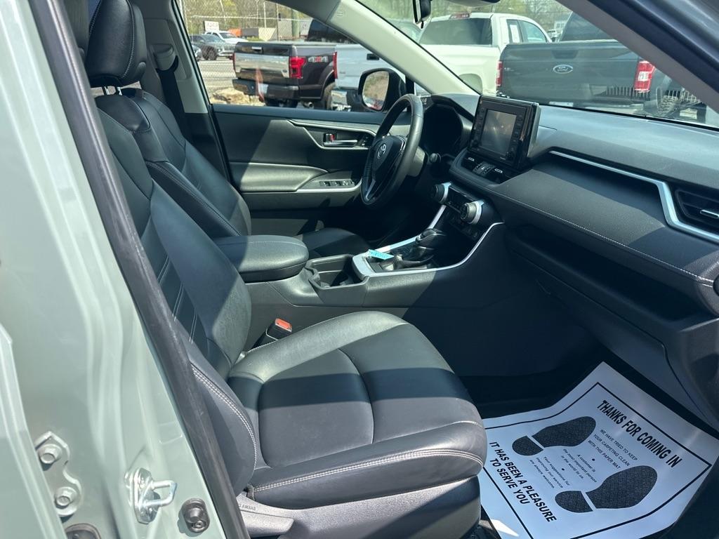 Toyota RAV4 XLE Premium AWD (Natl) 2020