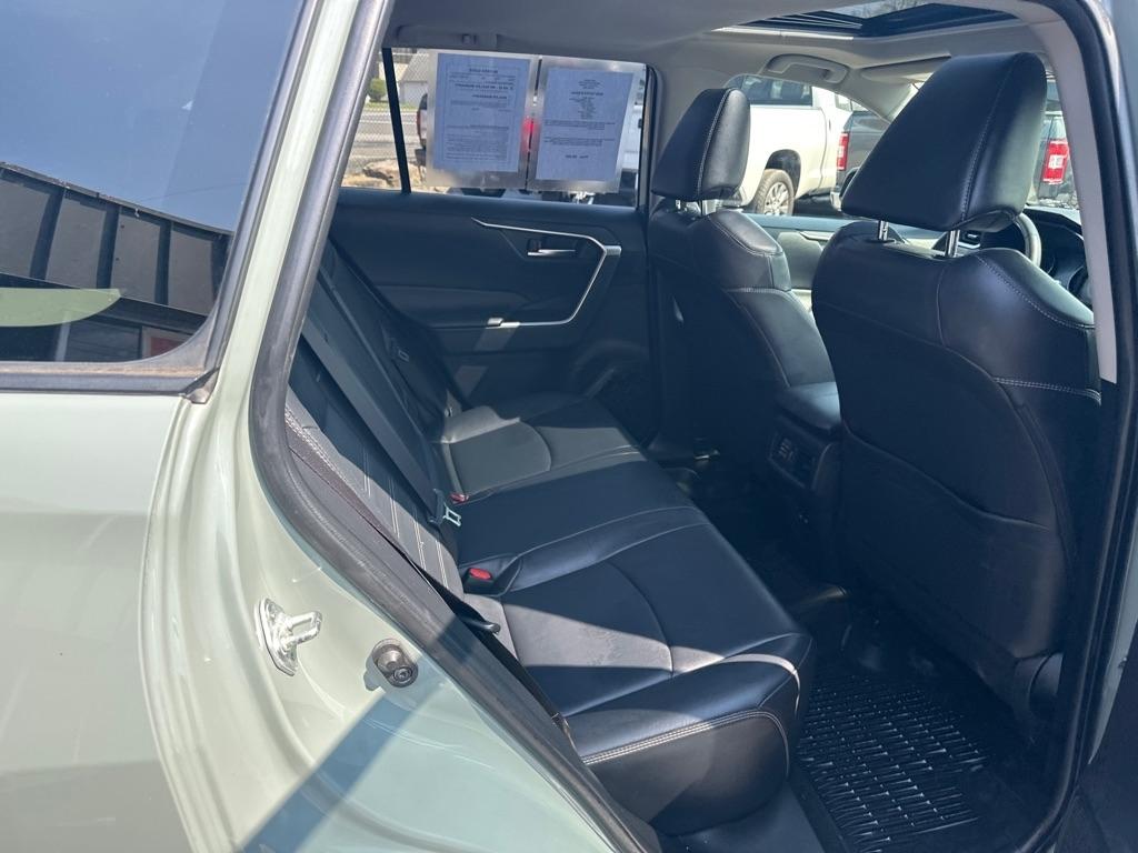 Toyota RAV4 XLE Premium AWD (Natl) 2020