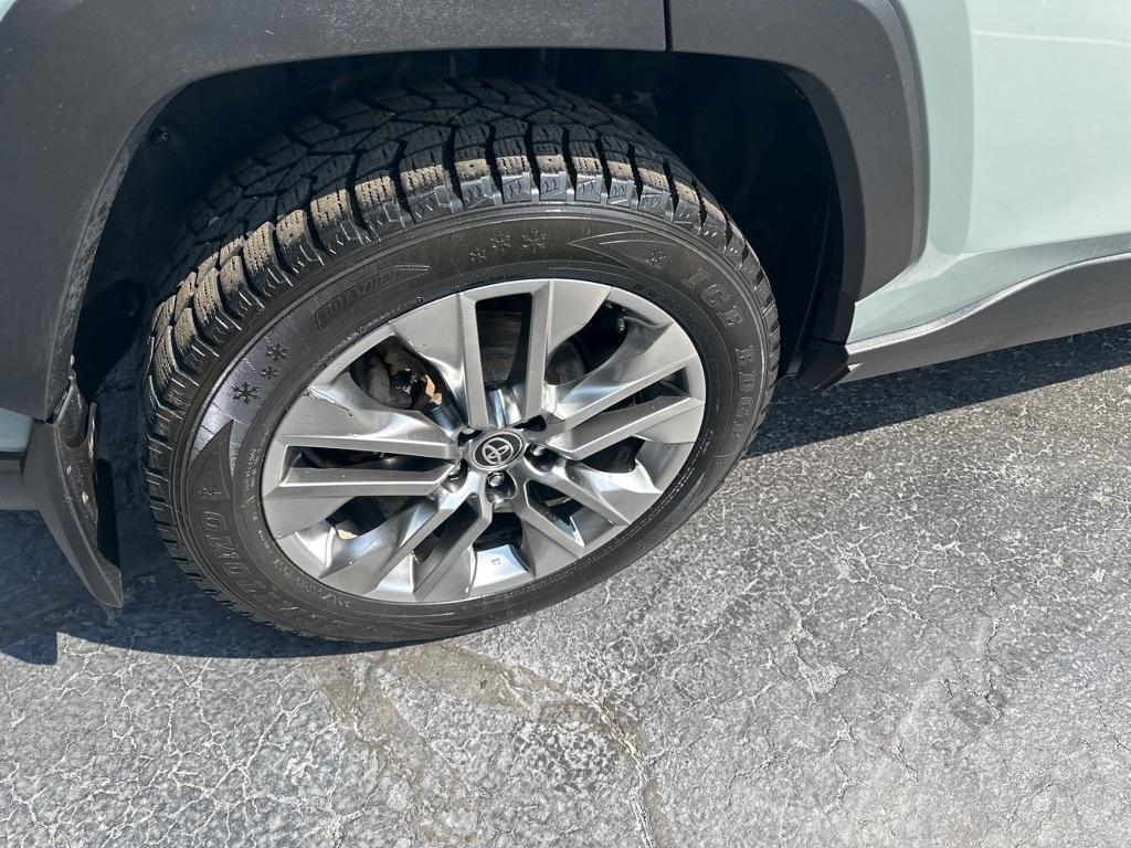 Toyota RAV4 XLE Premium AWD (Natl) 2020