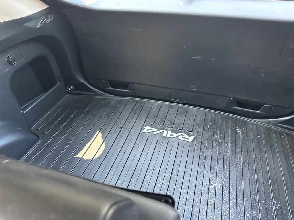 Toyota RAV4 XLE Premium AWD (Natl) 2020