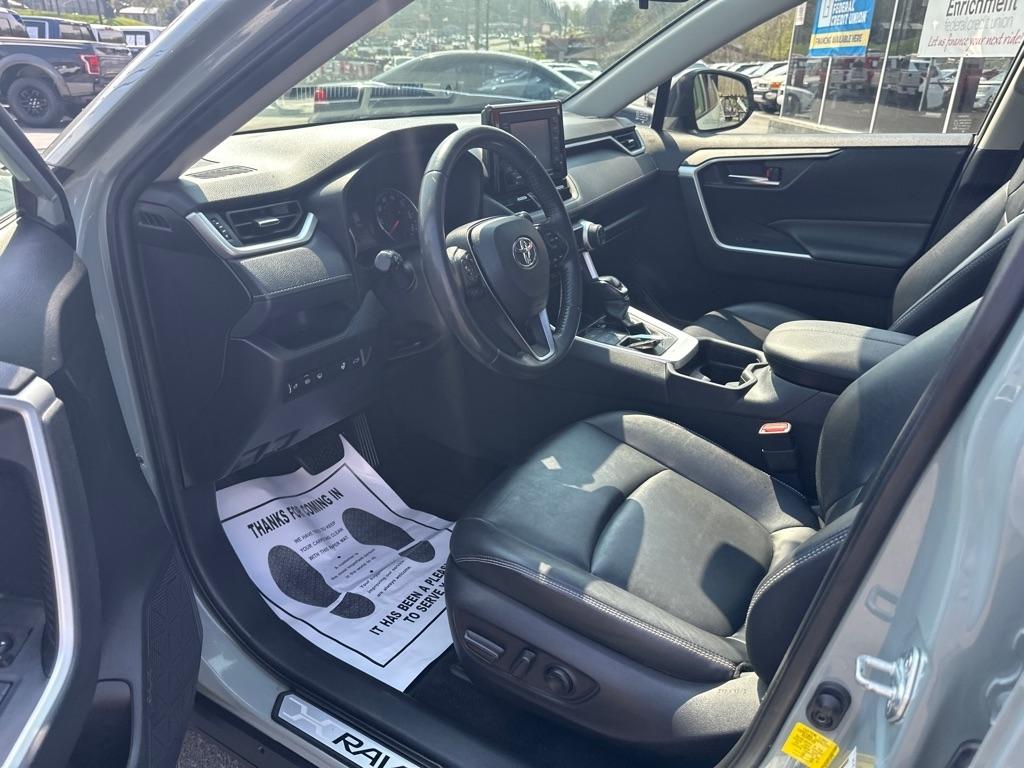 Toyota RAV4 XLE Premium AWD (Natl) 2020