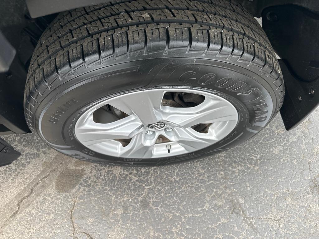 Toyota RAV4 XLE AWD (Natl) 2019