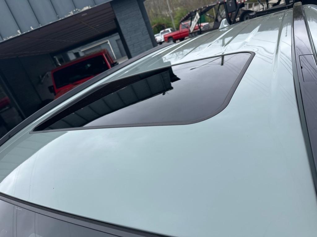 Toyota RAV4 XLE AWD (Natl) 2019