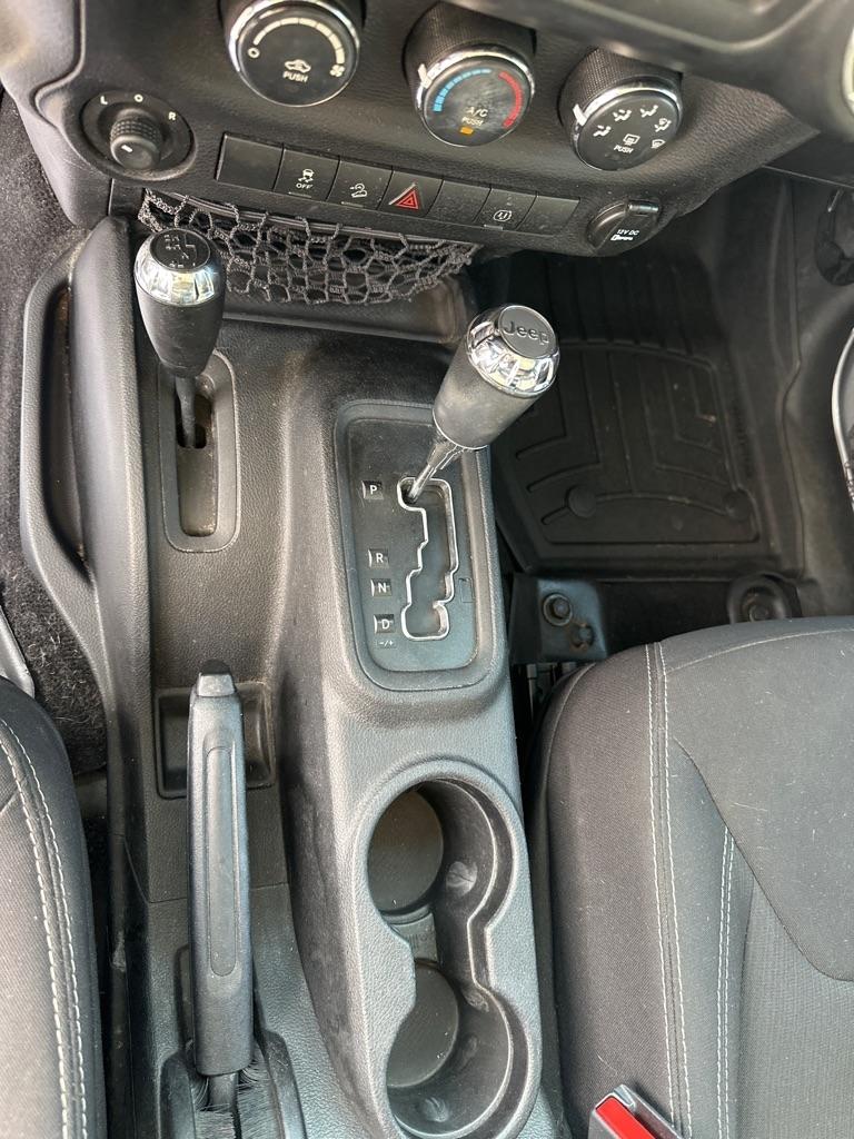 Jeep Wrangler Unlimited 4WD 4dr Sahara 2014