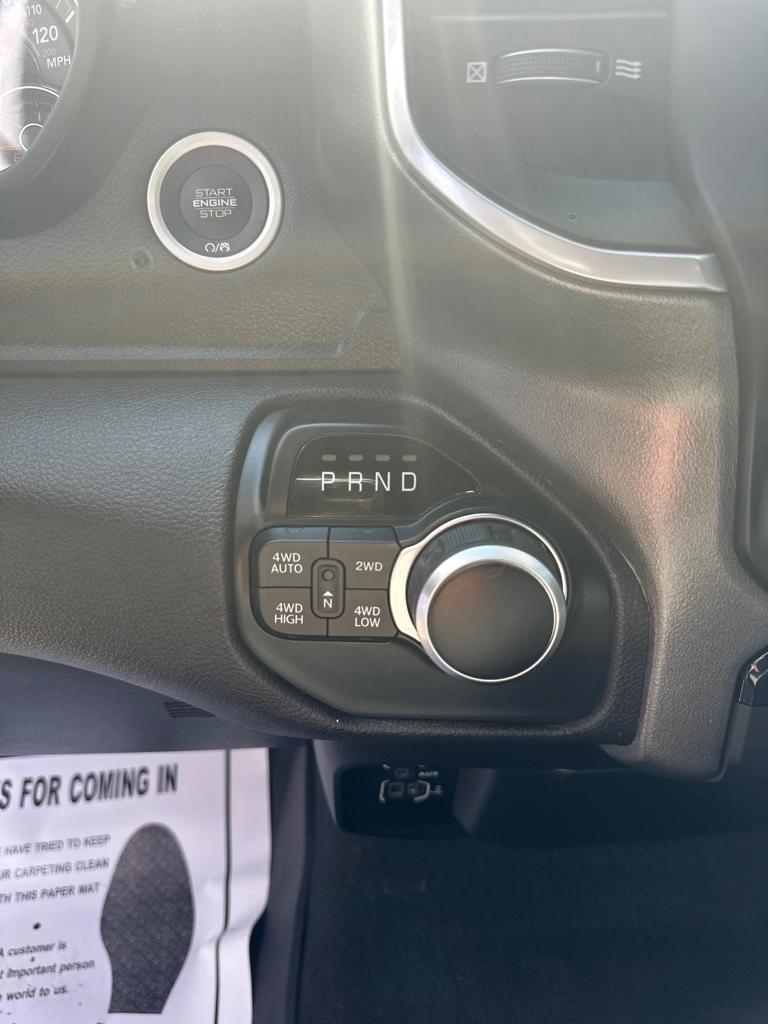 RAM 1500 Big Horn 4x4 Crew Cab 5'7" Box 2021