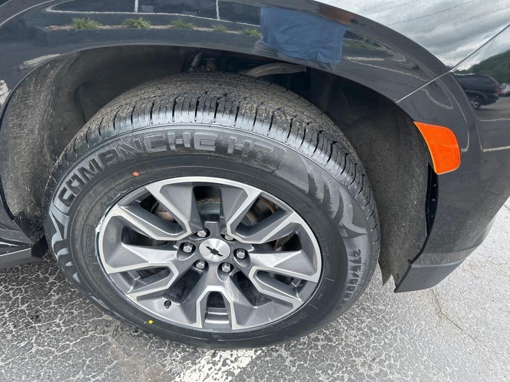 Chevrolet Suburban 4WD 4dr LT 2021