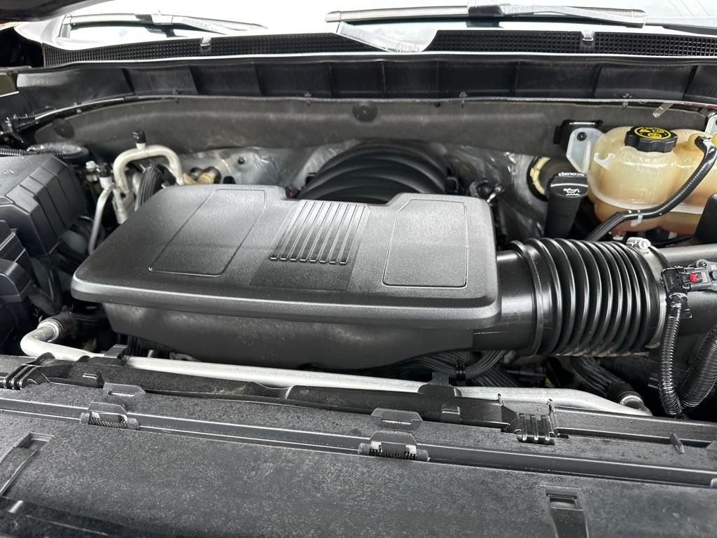 Chevrolet Suburban 4WD 4dr LT 2021