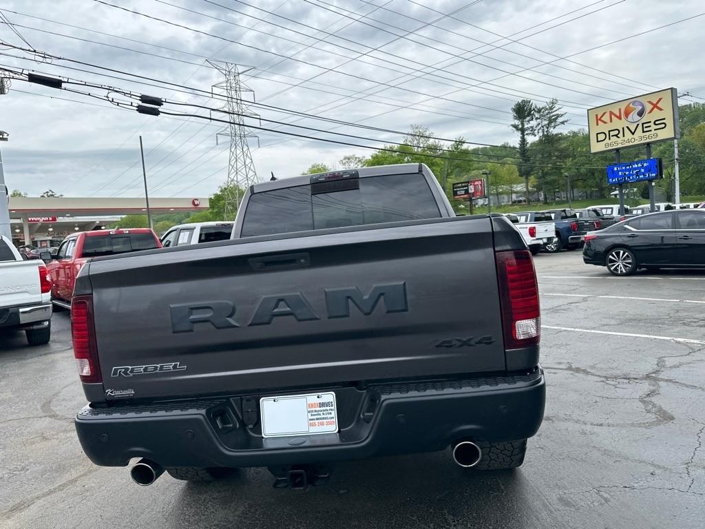 RAM 1500 4WD Crew Cab 140.5" Rebel 2016