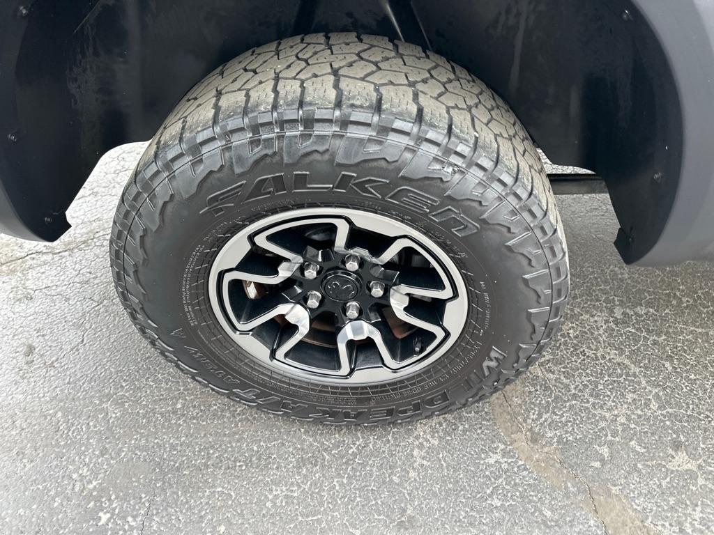 RAM 1500 4WD Crew Cab 140.5" Rebel 2016