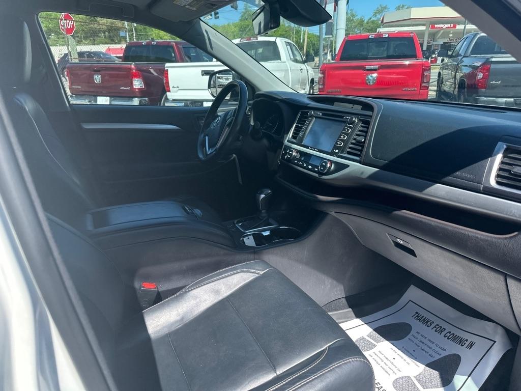 Toyota Highlander XLE V6 AWD (Natl) 2017