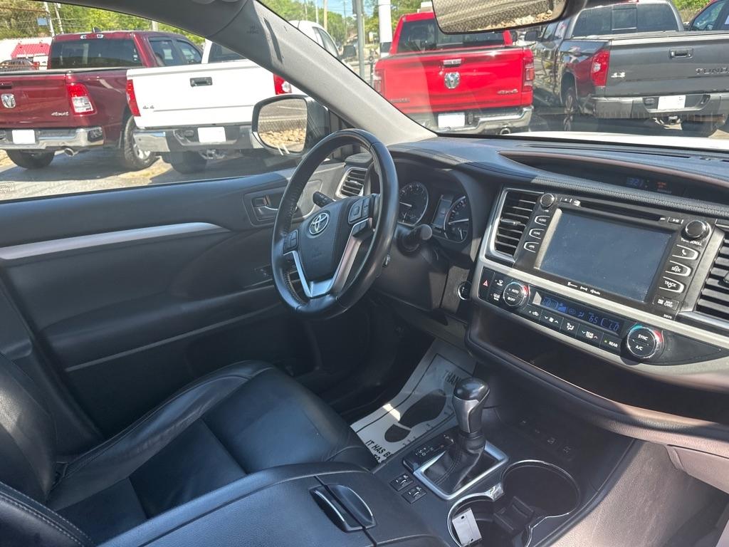 Toyota Highlander XLE V6 AWD (Natl) 2017