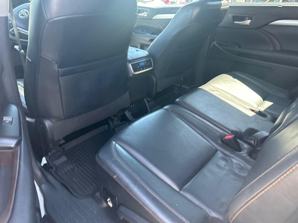 Toyota Highlander XLE V6 AWD (Natl) 2017