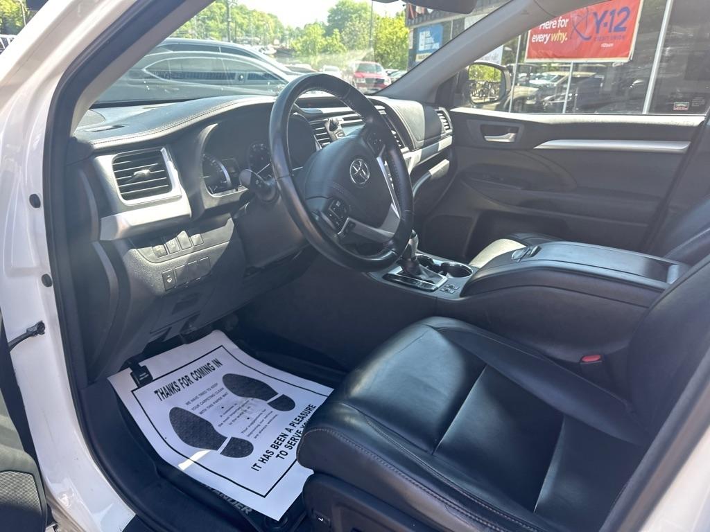 Toyota Highlander XLE V6 AWD (Natl) 2017