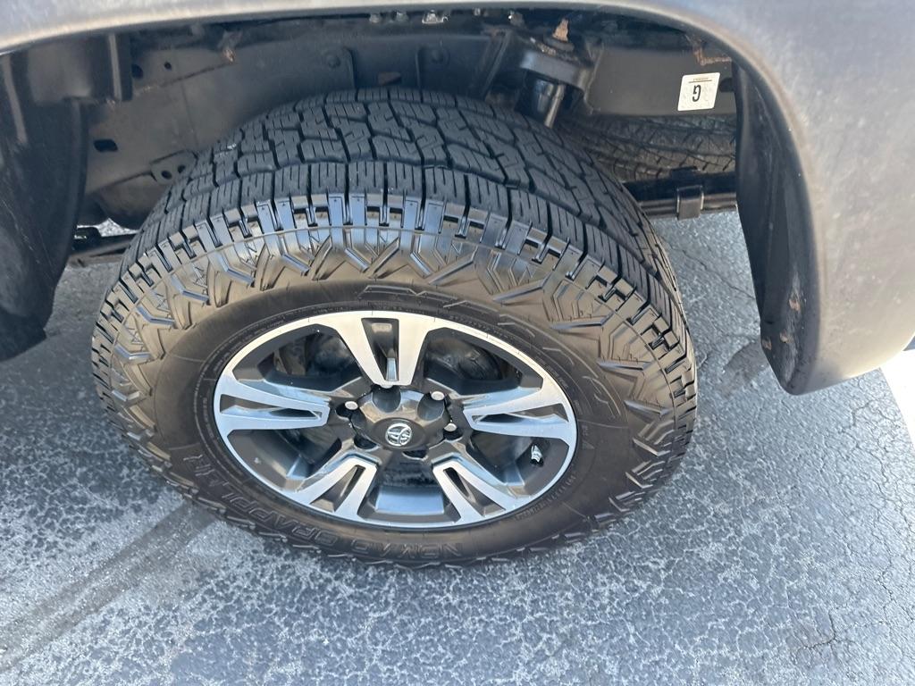 Toyota Tacoma TRD Off Road Double Cab 5' Bed V6 4x4 MT (Natl) 2018