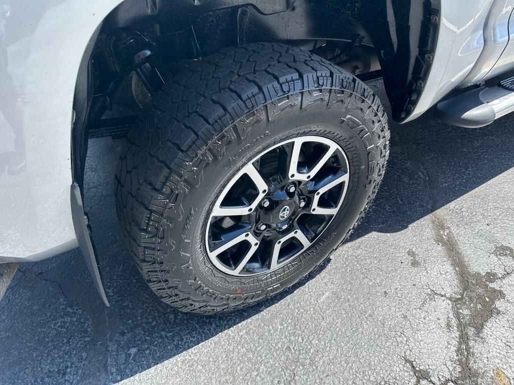 Toyota Tundra 4WD Truck CrewMax 5.7L V8 6-Spd AT TRD Pro (Natl) 2015