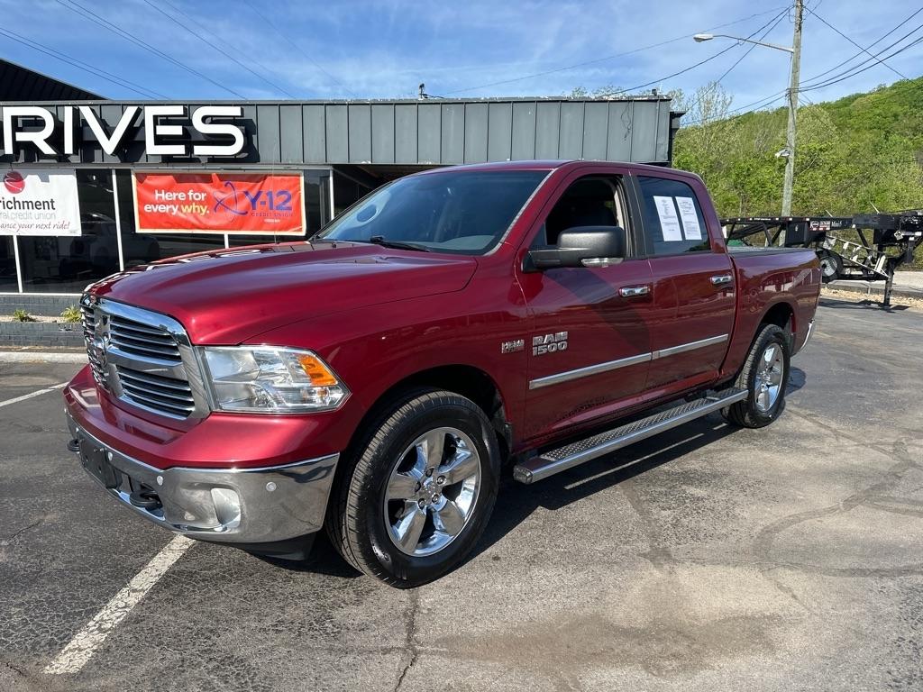 RAM 1500 4WD Crew Cab 140.5" Lone Star 2015
