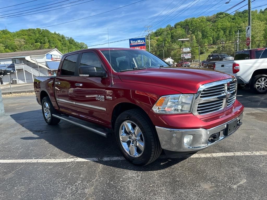 RAM 1500 4WD Crew Cab 140.5" Lone Star 2015