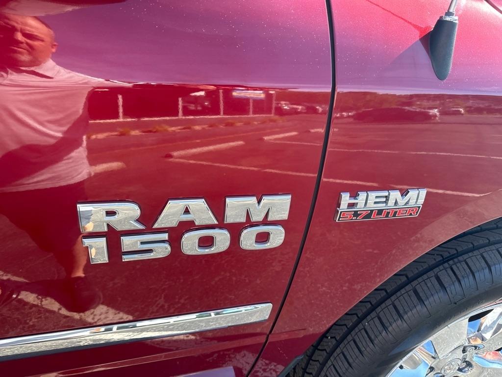 RAM 1500 4WD Crew Cab 140.5" Lone Star 2015