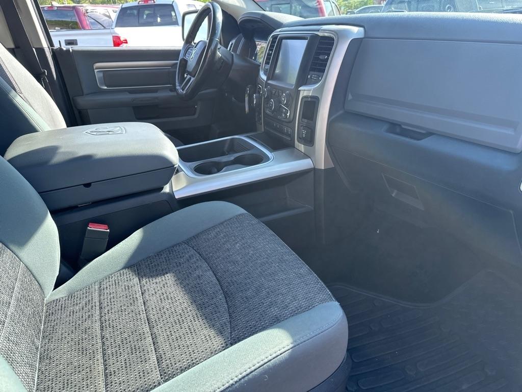 RAM 1500 4WD Crew Cab 140.5" Lone Star 2015