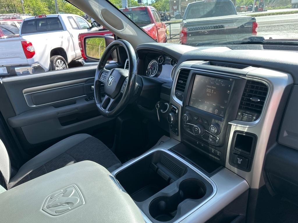 RAM 1500 4WD Crew Cab 140.5" Lone Star 2015