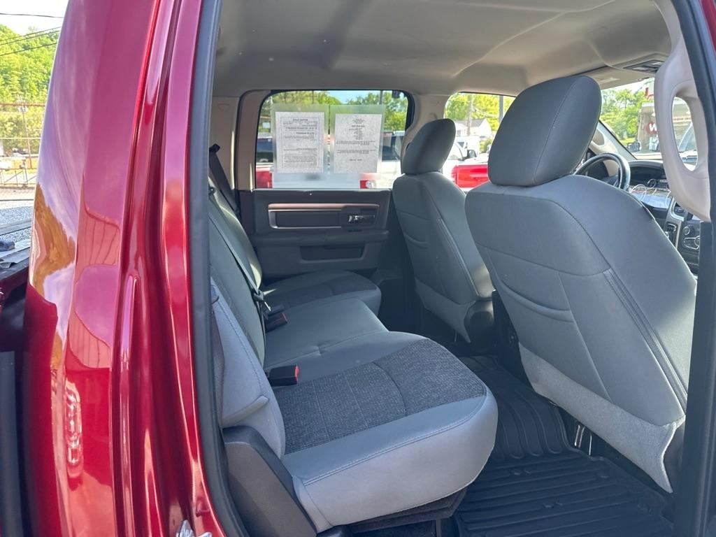 RAM 1500 4WD Crew Cab 140.5" Lone Star 2015