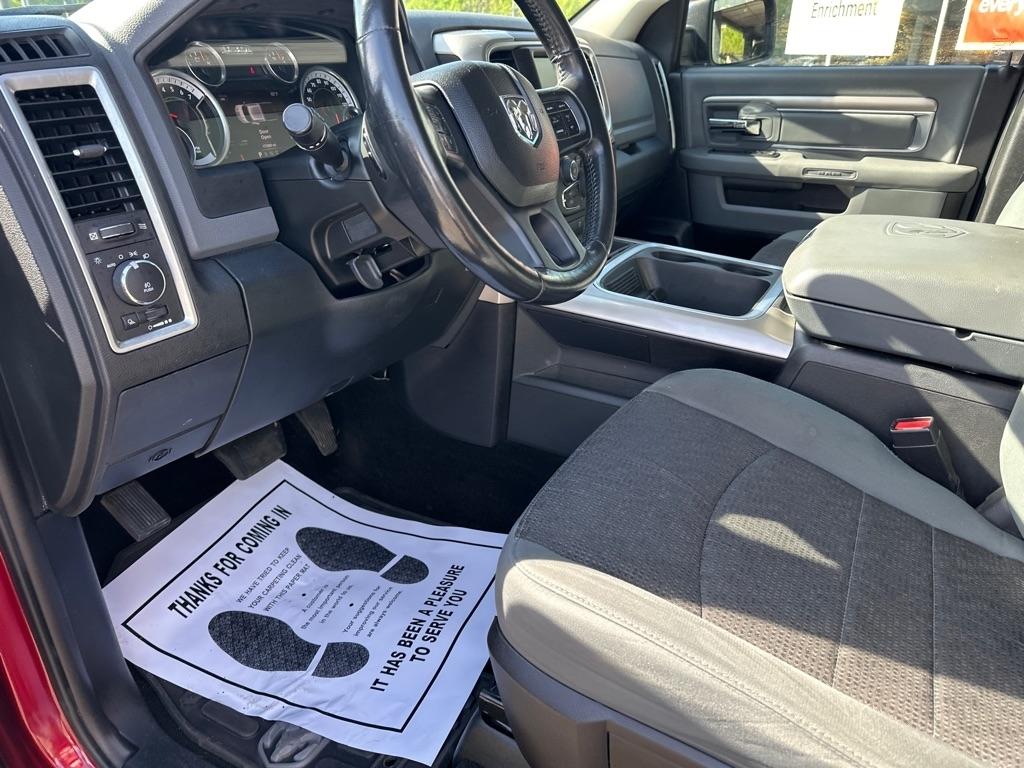 RAM 1500 4WD Crew Cab 140.5" Lone Star 2015