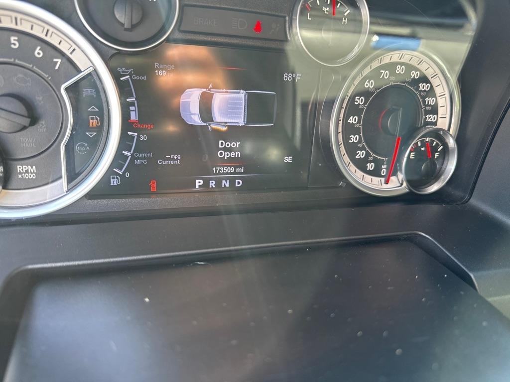 RAM 1500 4WD Crew Cab 140.5" Lone Star 2015