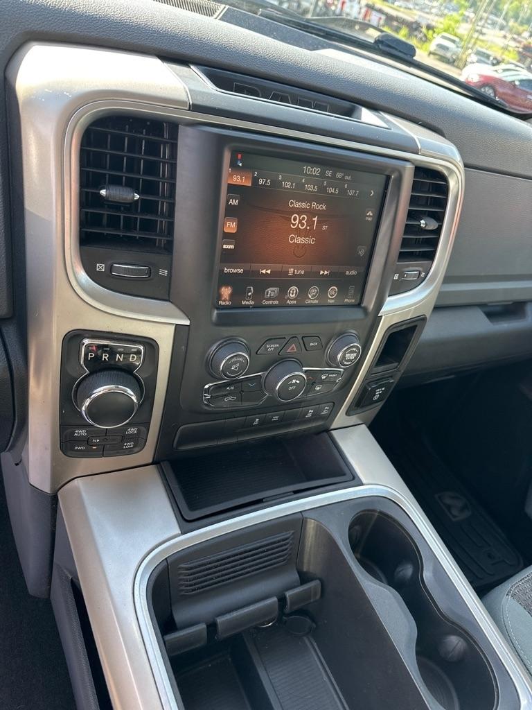 RAM 1500 4WD Crew Cab 140.5" Lone Star 2015