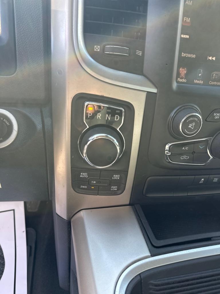 RAM 1500 4WD Crew Cab 140.5" Lone Star 2015