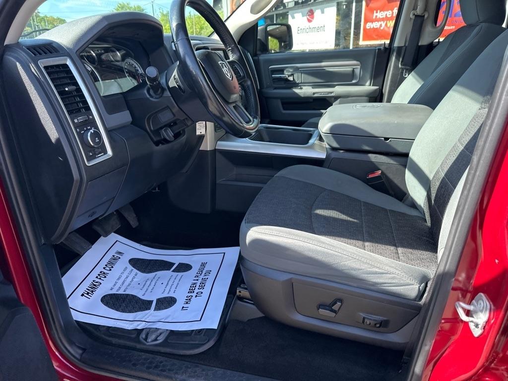 RAM 1500 4WD Crew Cab 140.5" Lone Star 2015