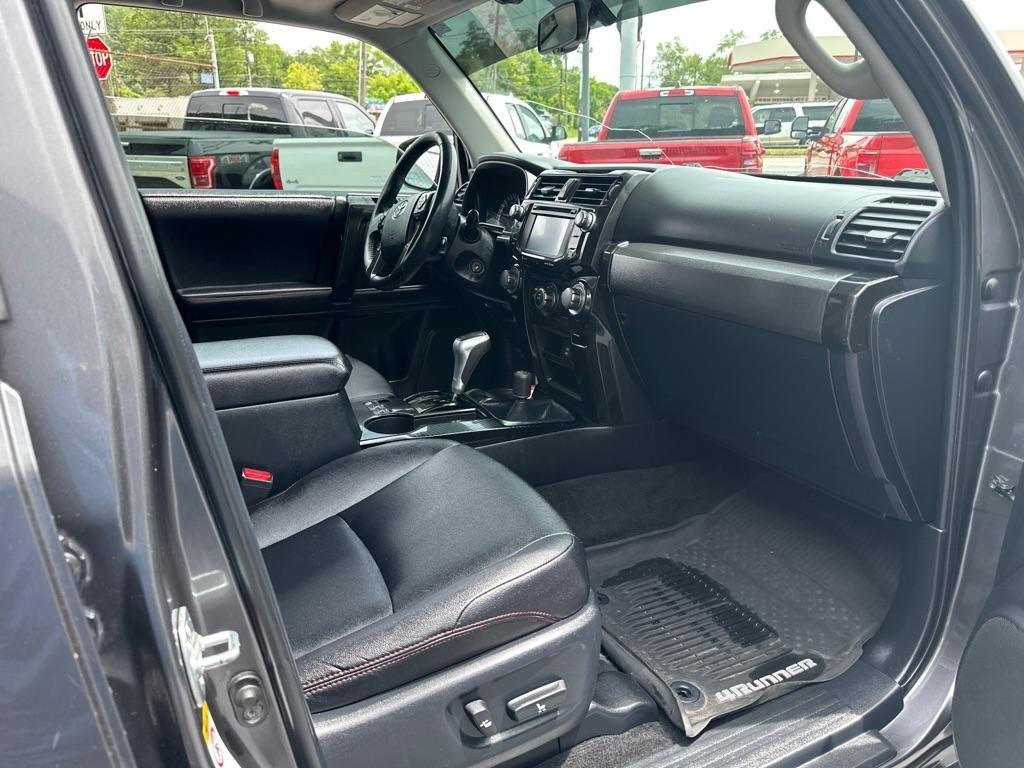 Toyota 4Runner TRD Off Road Premium 4WD (Natl) 2018