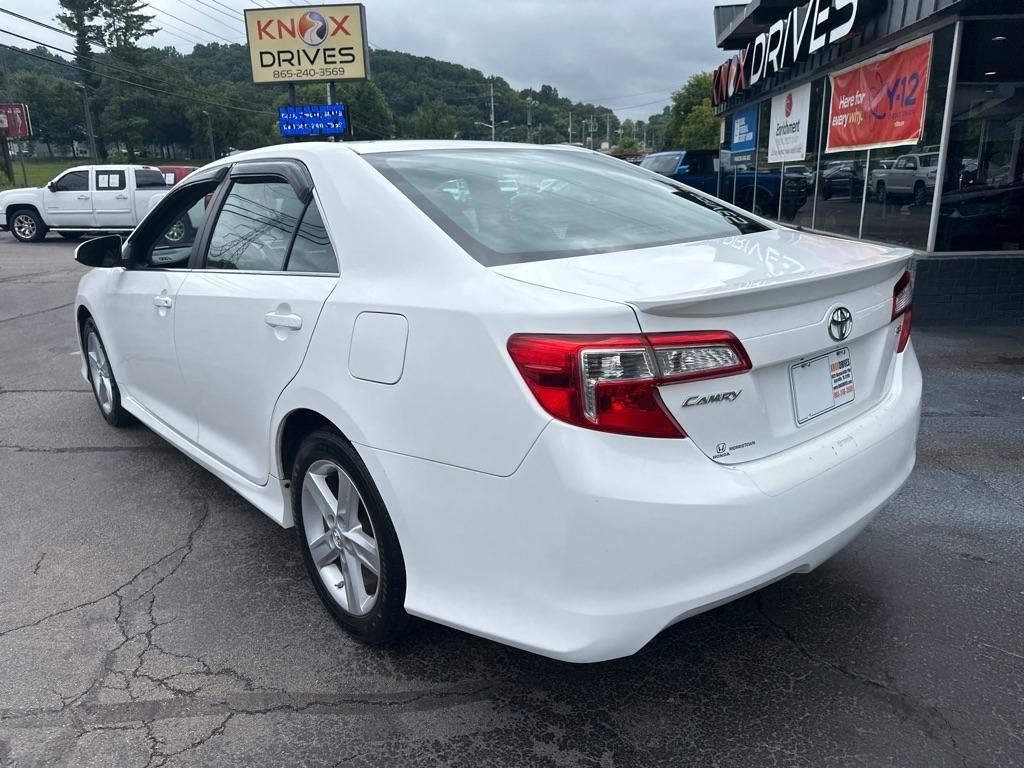 Toyota Camry 4dr Sdn I4 Auto XLE (Natl) 2013