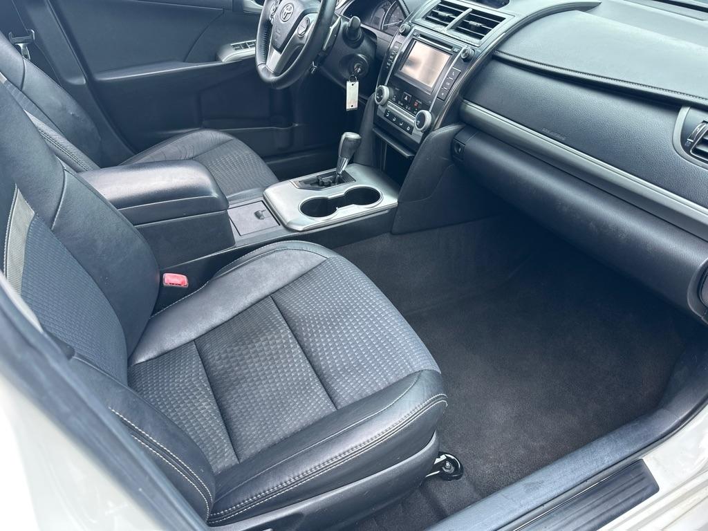 Toyota Camry 4dr Sdn I4 Auto XLE (Natl) 2013
