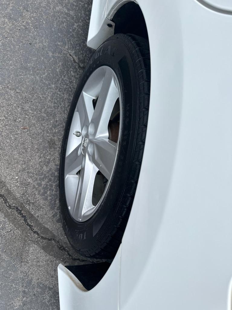 Toyota Camry 4dr Sdn I4 Auto XLE (Natl) 2013