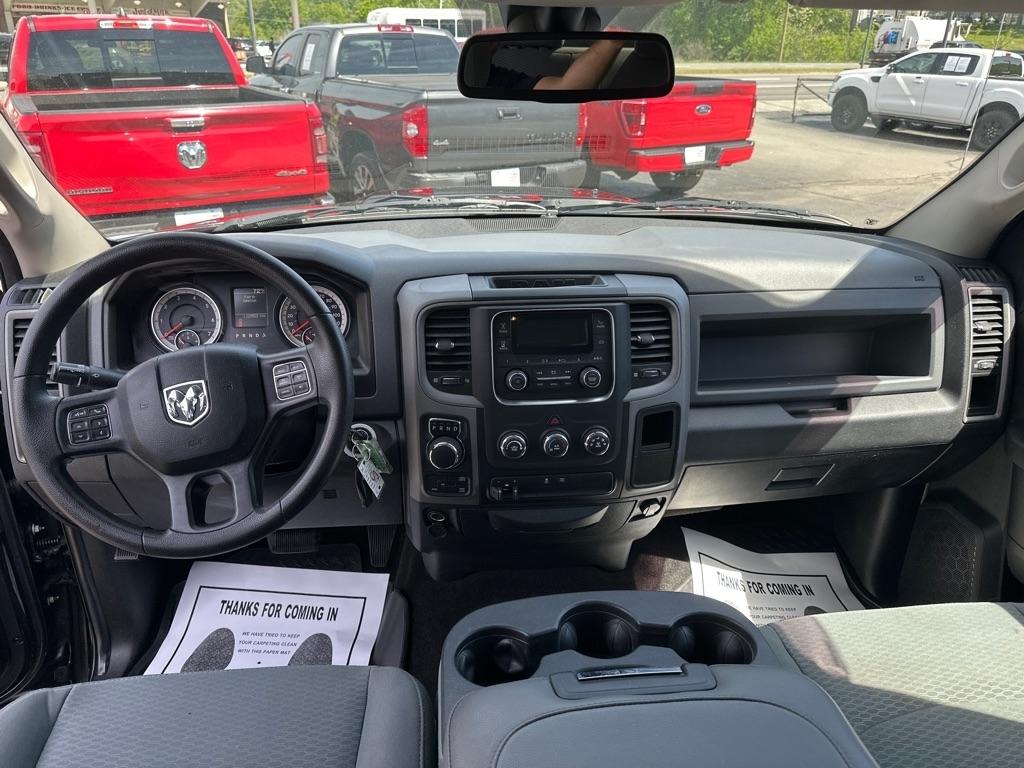 RAM 1500 Tradesman 4x4 Crew Cab 5'7" Box 2017