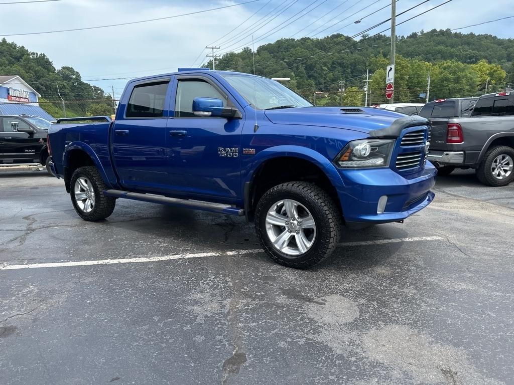 RAM 1500 4WD Crew Cab 140.5" Sport 2014