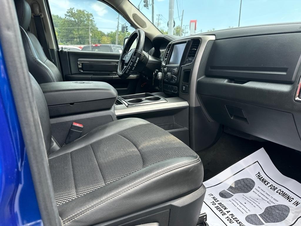 RAM 1500 4WD Crew Cab 140.5" Sport 2014