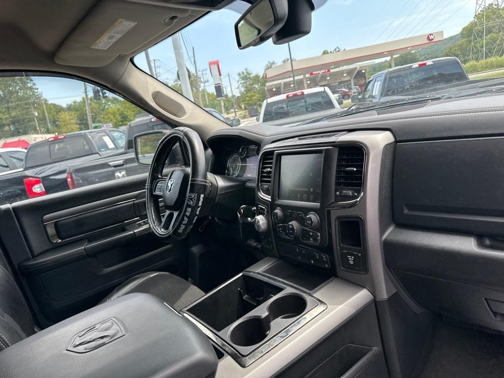 RAM 1500 4WD Crew Cab 140.5" Sport 2014