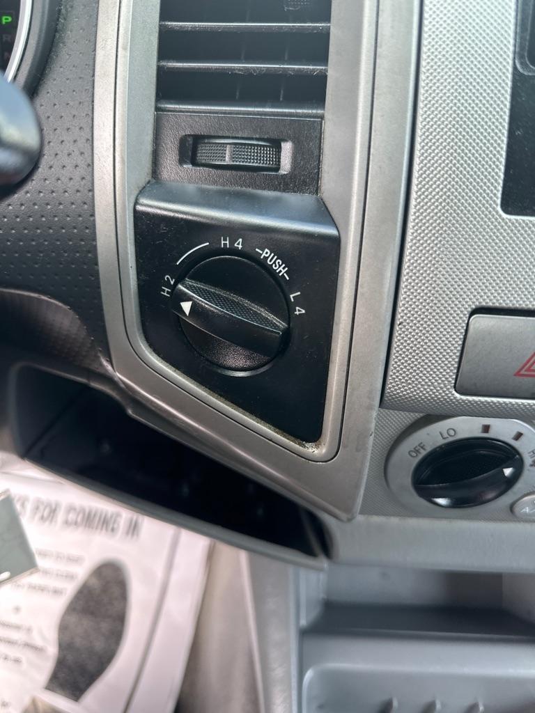 Toyota Tacoma Access 128" V6 Manual 4WD (Natl) 2006