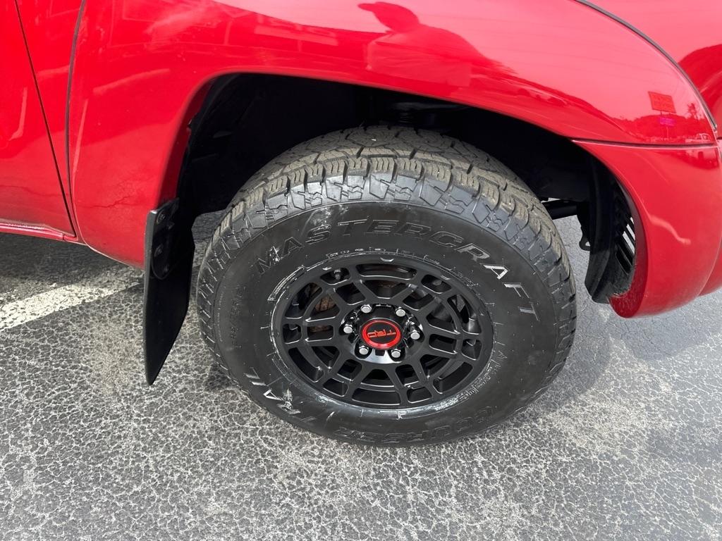Toyota Tacoma 4WD Double LB V6 AT (Natl) 2011