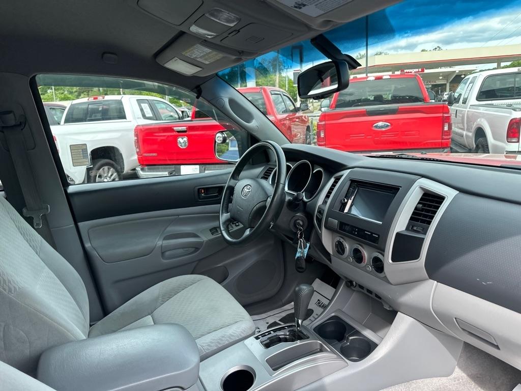 Toyota Tacoma 4WD Double LB V6 AT (Natl) 2011